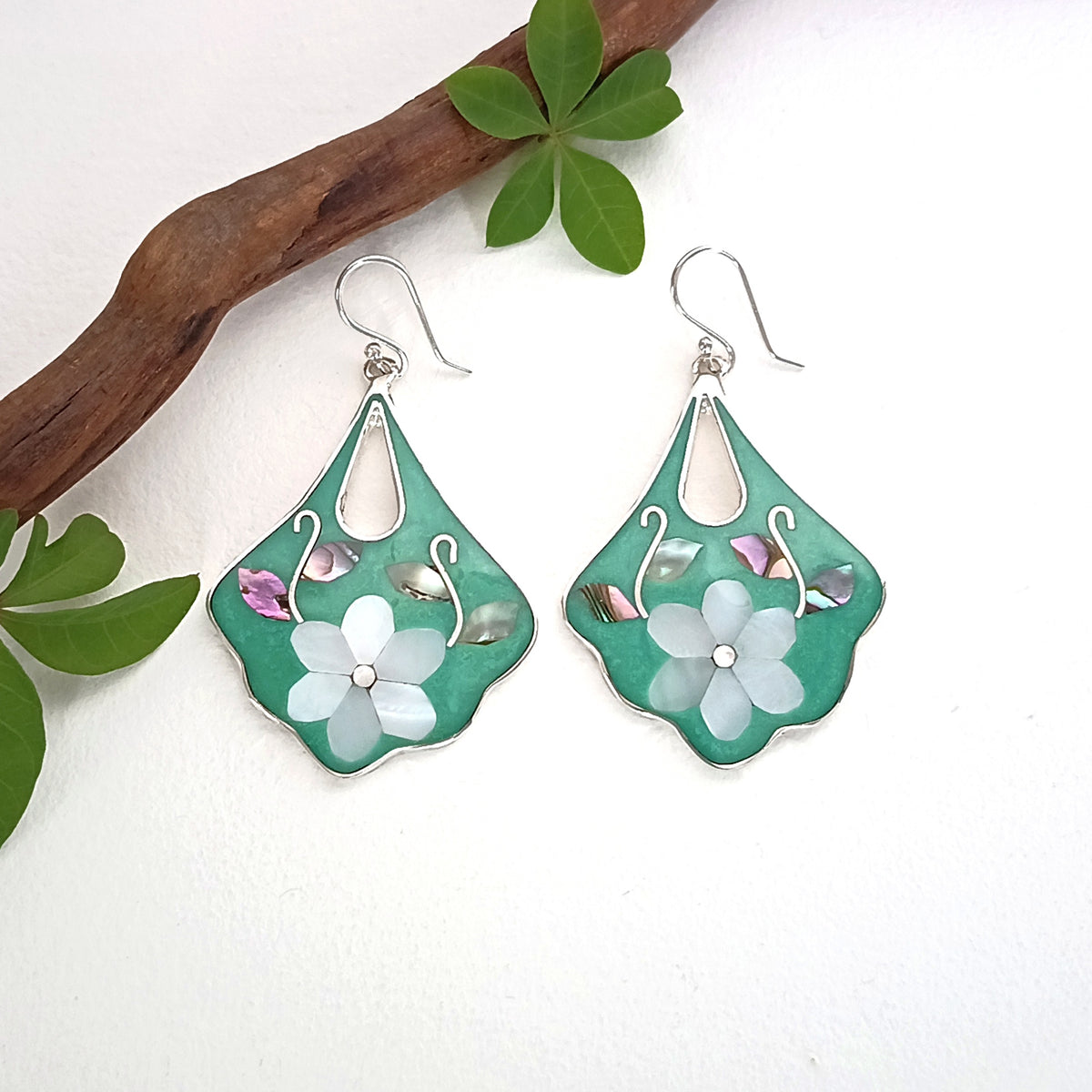 Mother of Pearl Vintage Style Flower Earrings