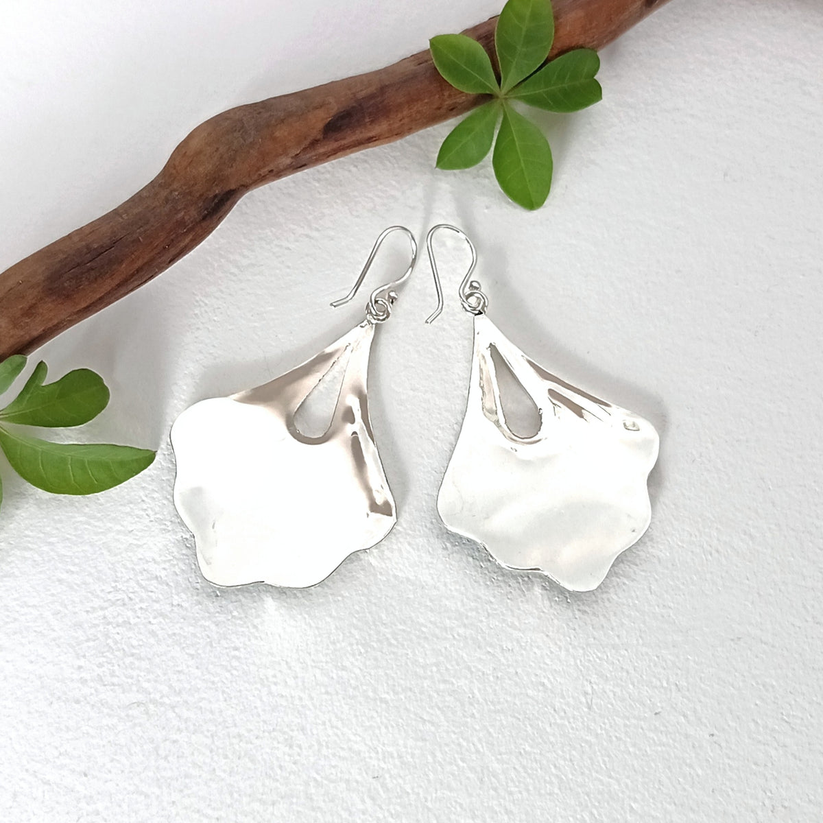 Mother of Pearl Vintage Style Flower Earrings
