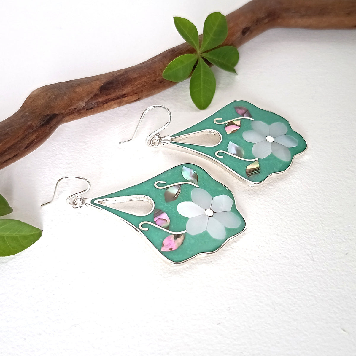 Mother of Pearl Vintage Style Flower Earrings