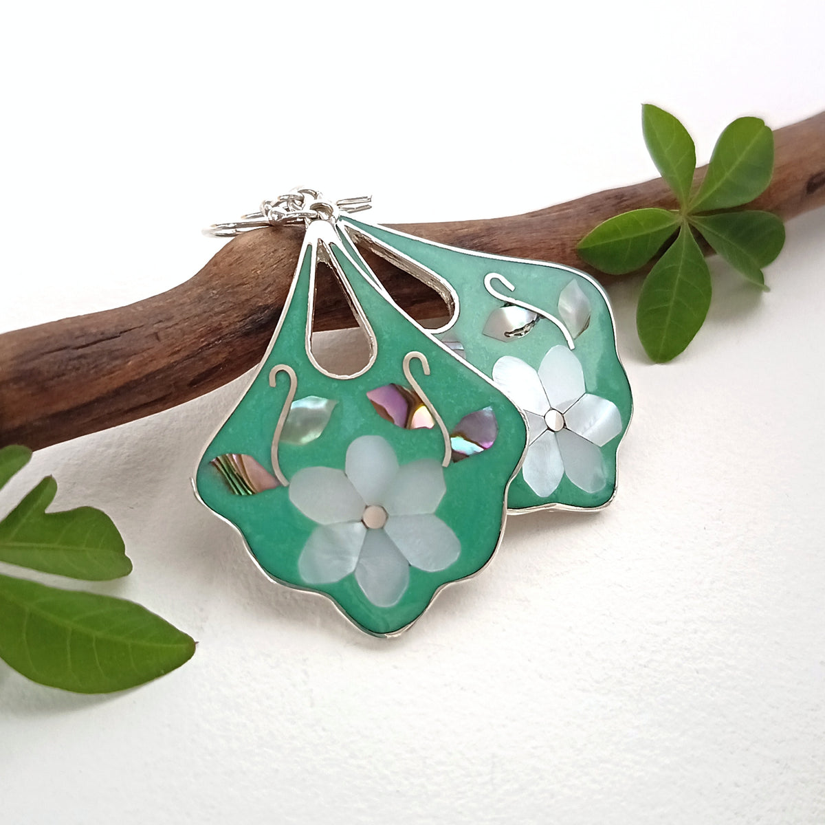 Mother of Pearl Vintage Style Flower Earrings