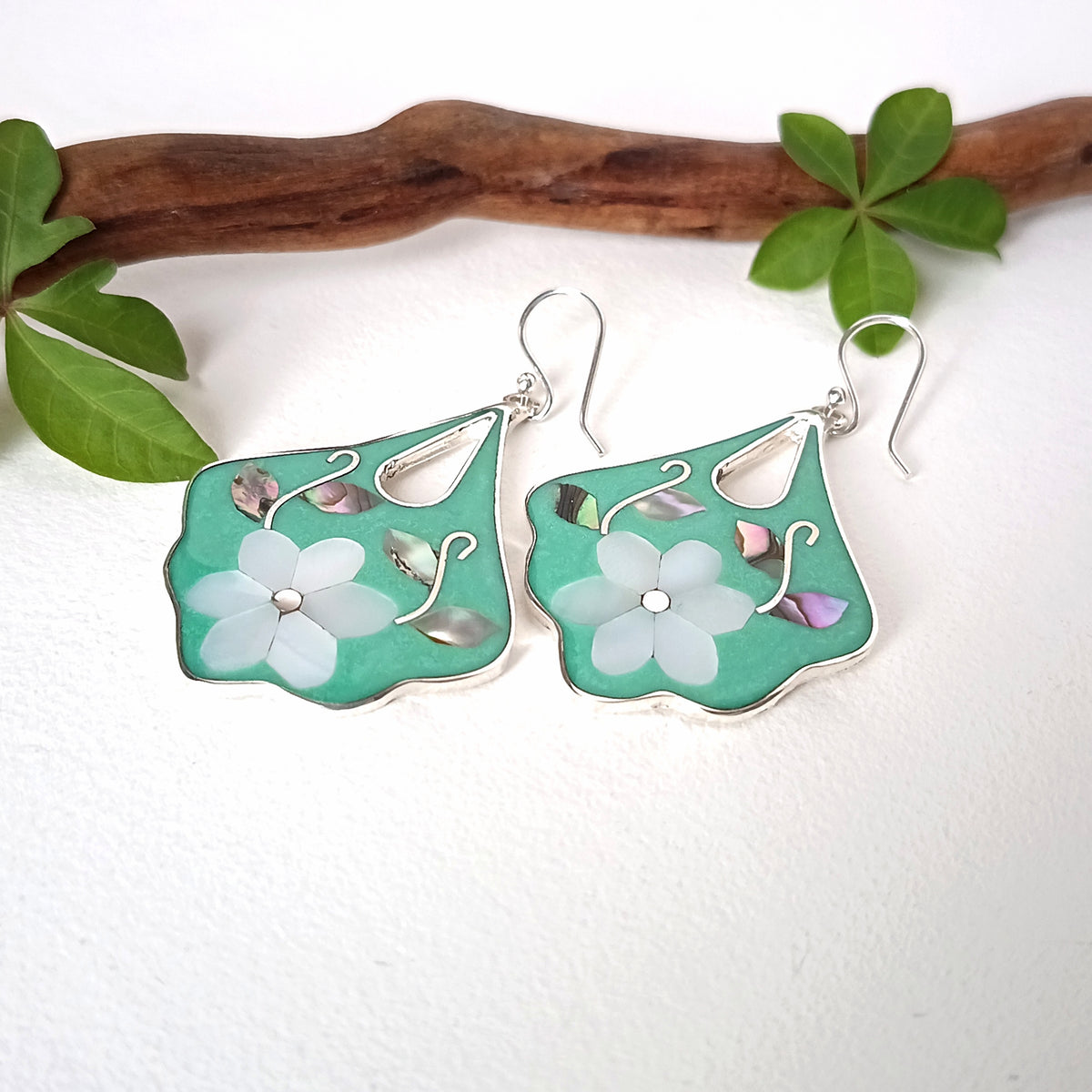 Mother of Pearl Vintage Style Flower Earrings